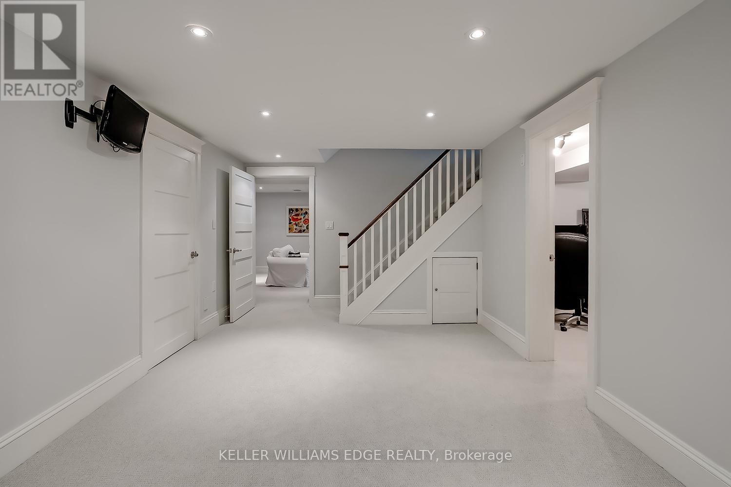 359 Camelot Court, Burlington, Ontario  L7L 2G2 - Photo 38 - W12501548