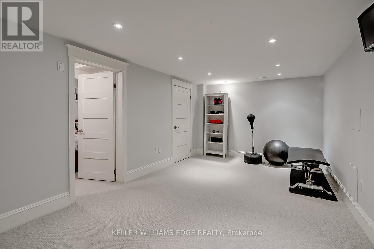 359 Camelot Court, Burlington, Ontario  L7L 2G2 - Photo 39 - W12501548