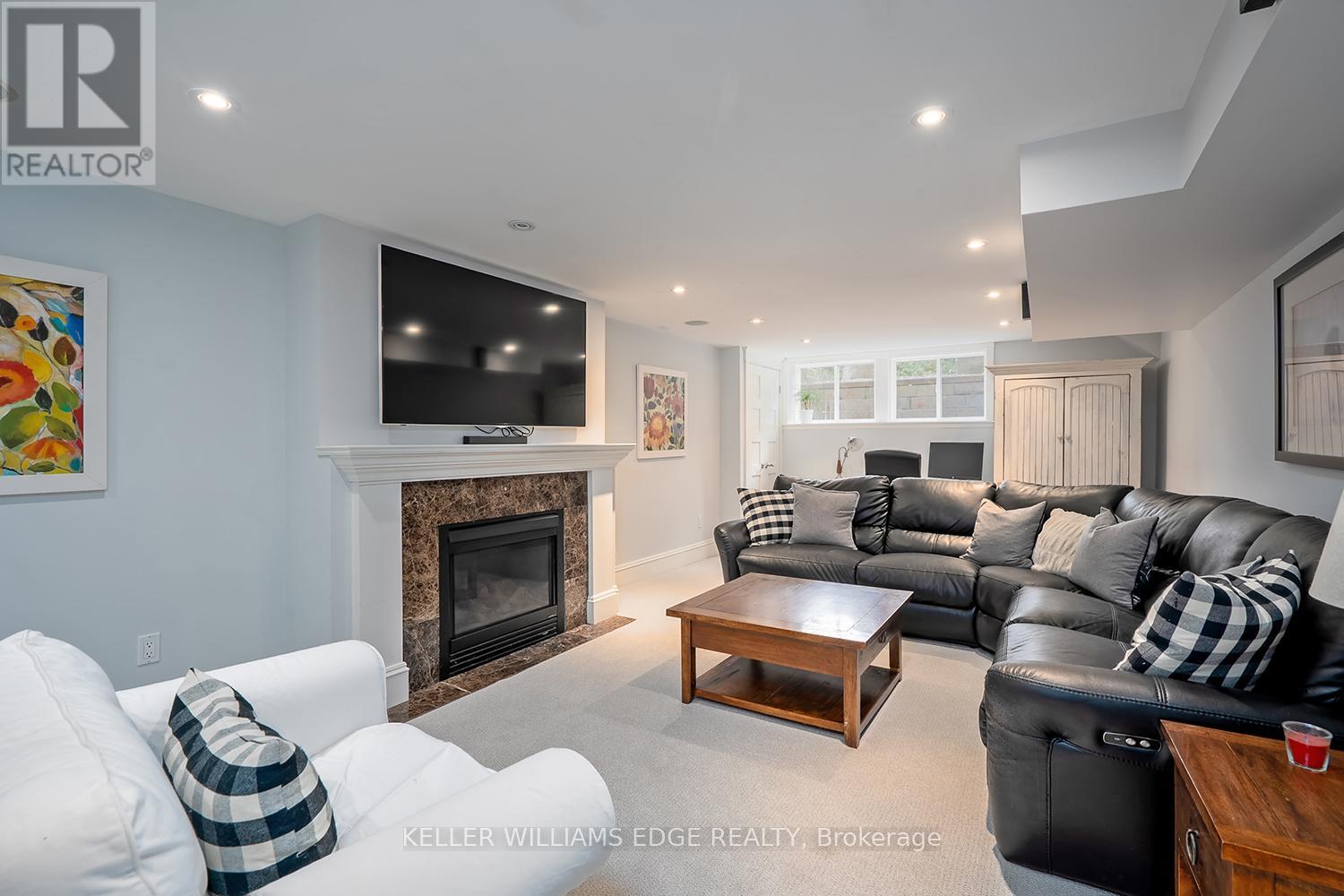 359 Camelot Court, Burlington, Ontario  L7L 2G2 - Photo 40 - W12501548