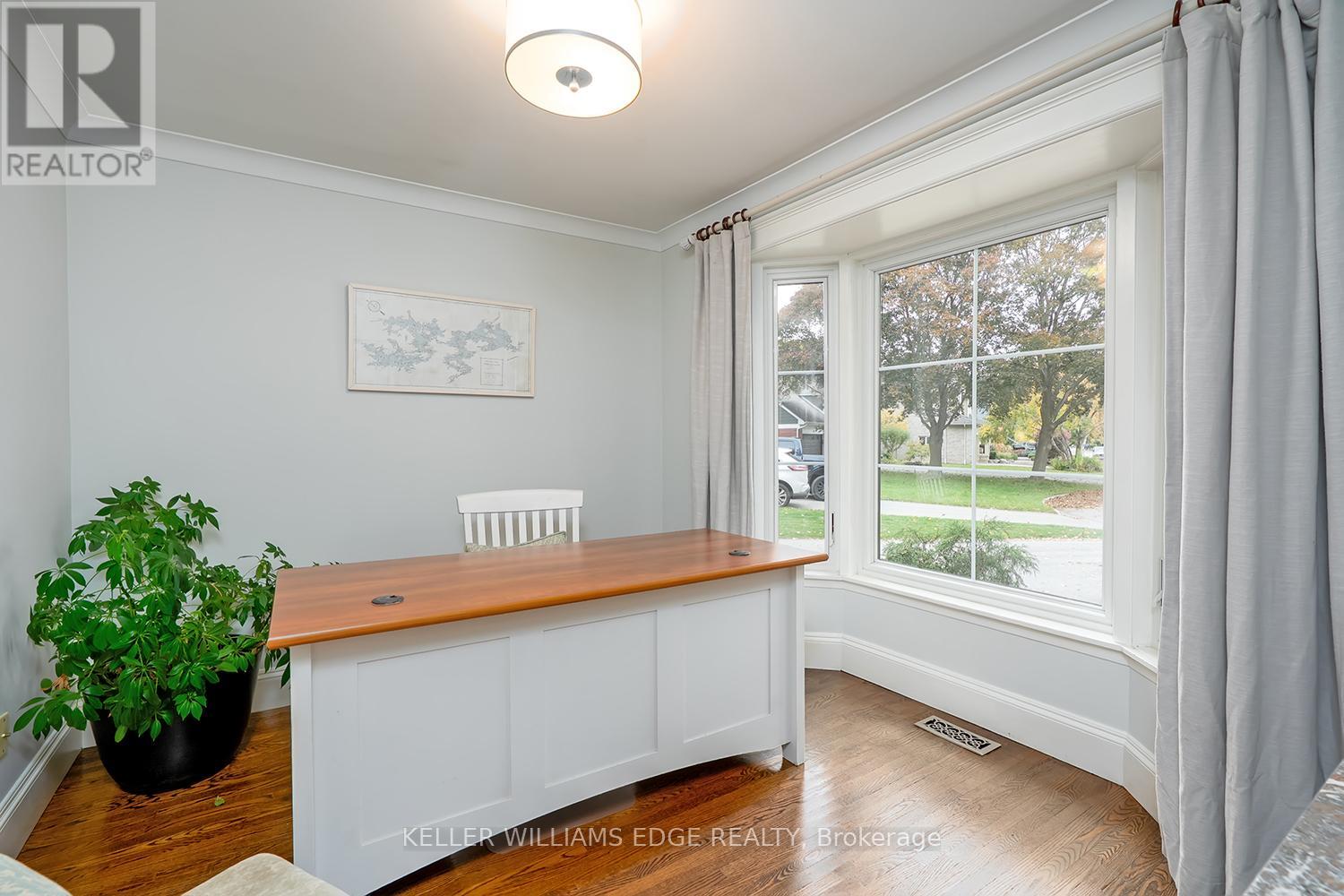 359 Camelot Court, Burlington, Ontario  L7L 2G2 - Photo 7 - W12501548