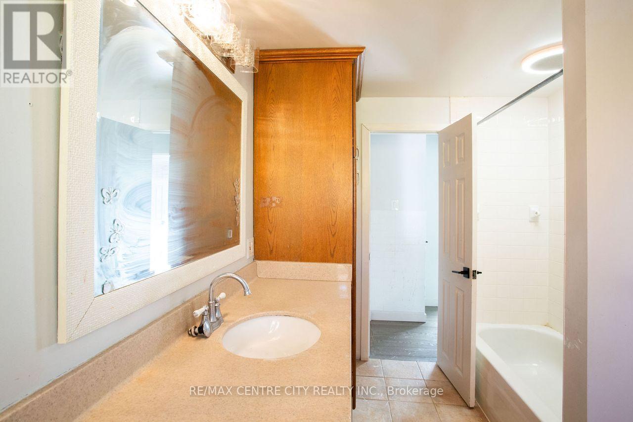 470 Three Valleys Crescent, London South, Ontario  N5Z 3E7 - Photo 26 - X12501584