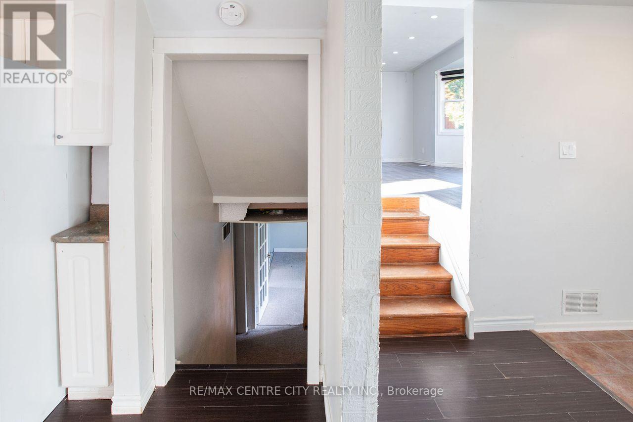 470 Three Valleys Crescent, London South, Ontario  N5Z 3E7 - Photo 32 - X12501584