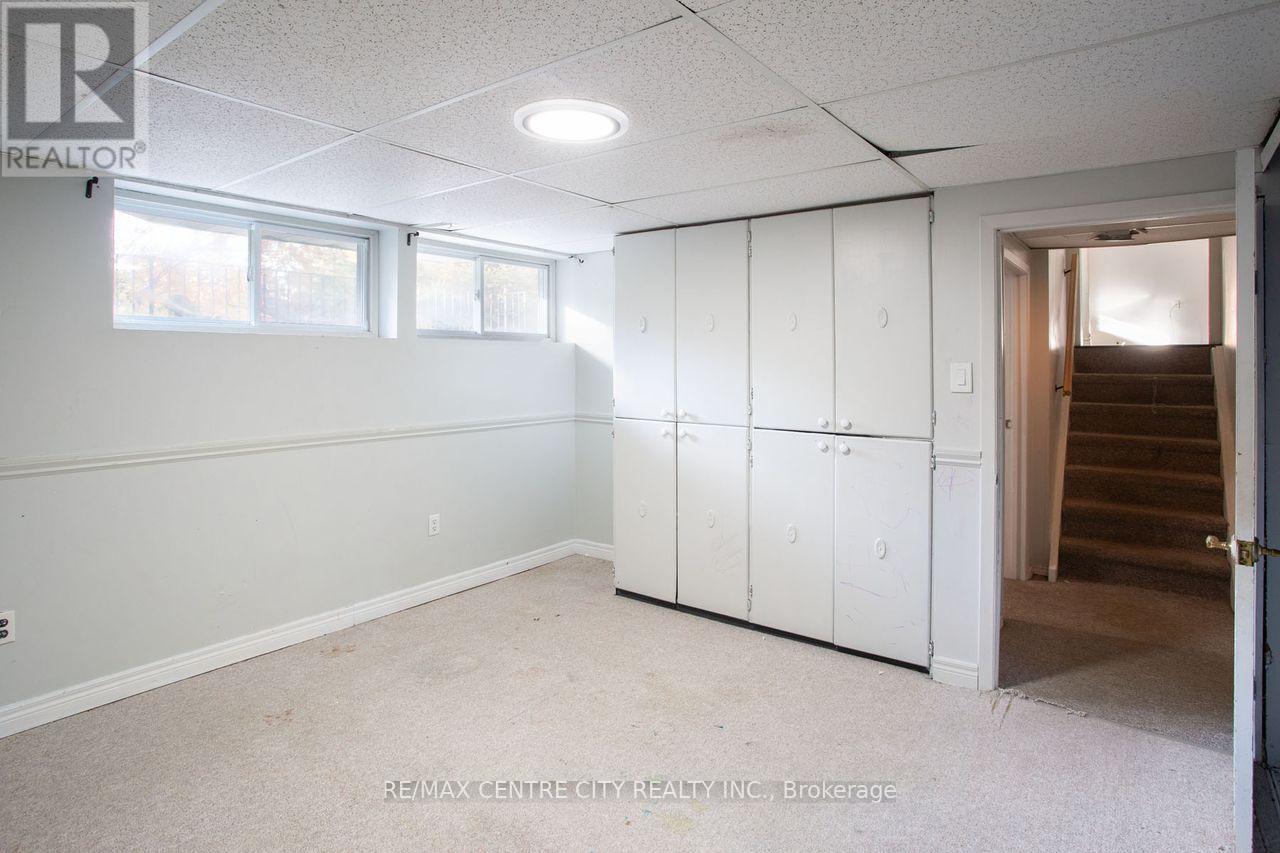 470 Three Valleys Crescent, London South, Ontario  N5Z 3E7 - Photo 37 - X12501584