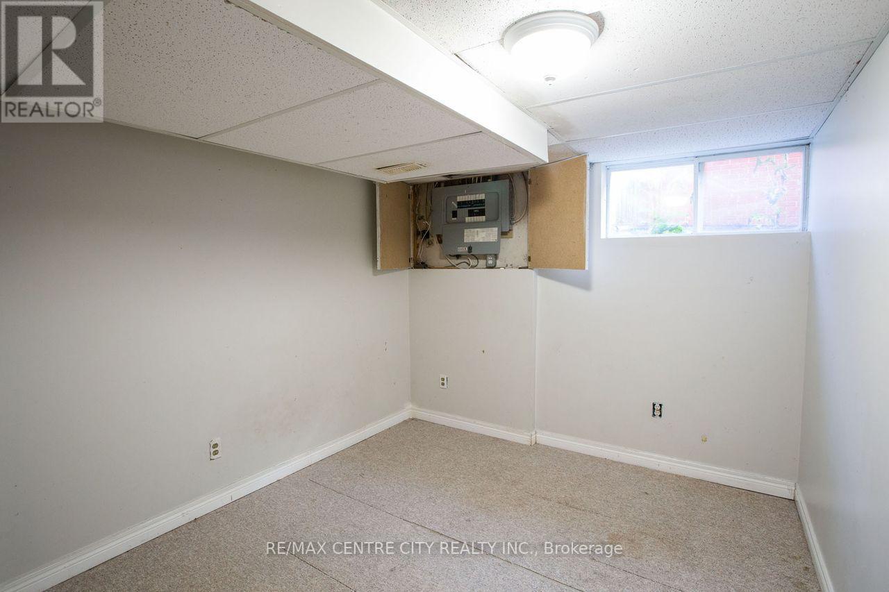 470 Three Valleys Crescent, London South, Ontario  N5Z 3E7 - Photo 38 - X12501584