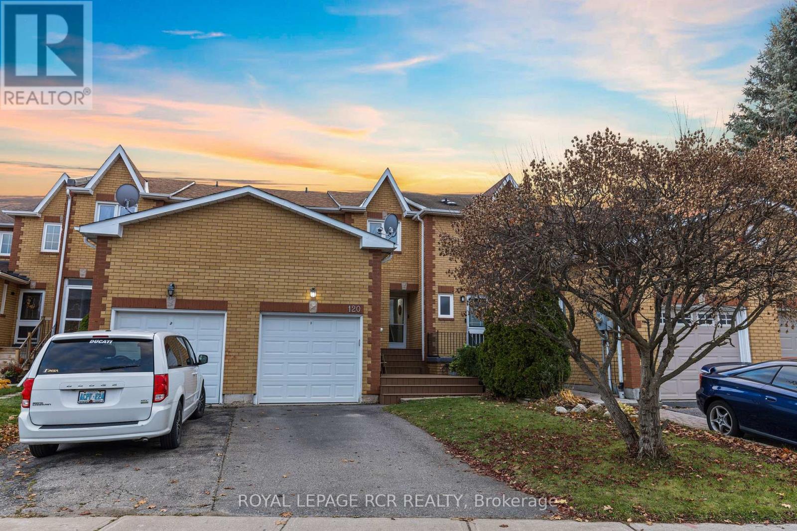 120 Howard Crescent, Orangeville, Ontario L9W 4W2 - Photo 2 - W12373160