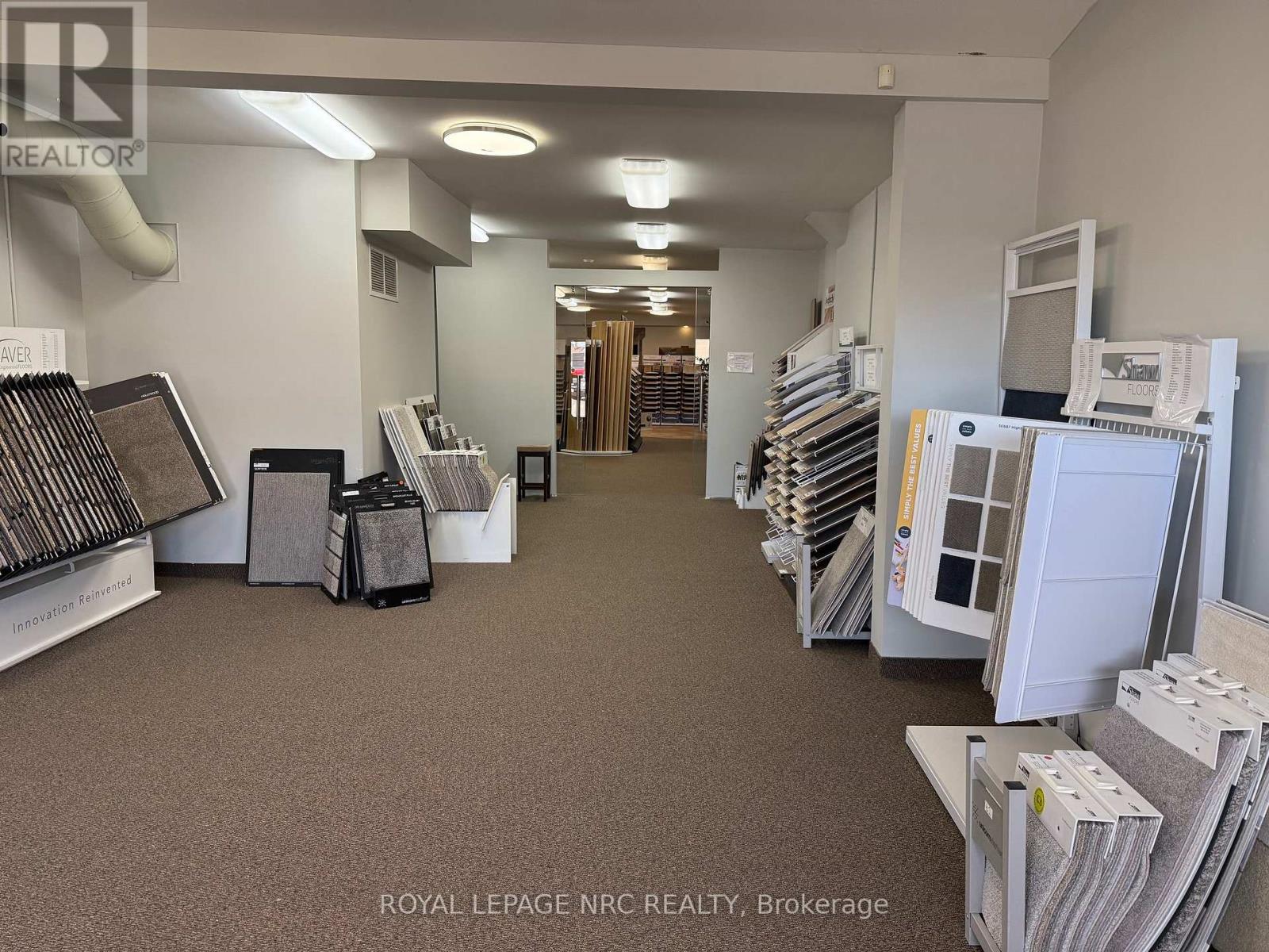 6102 Perkins Street, Niagara Falls, Ontario  L2E 5R8 - Photo 14 - X12484389