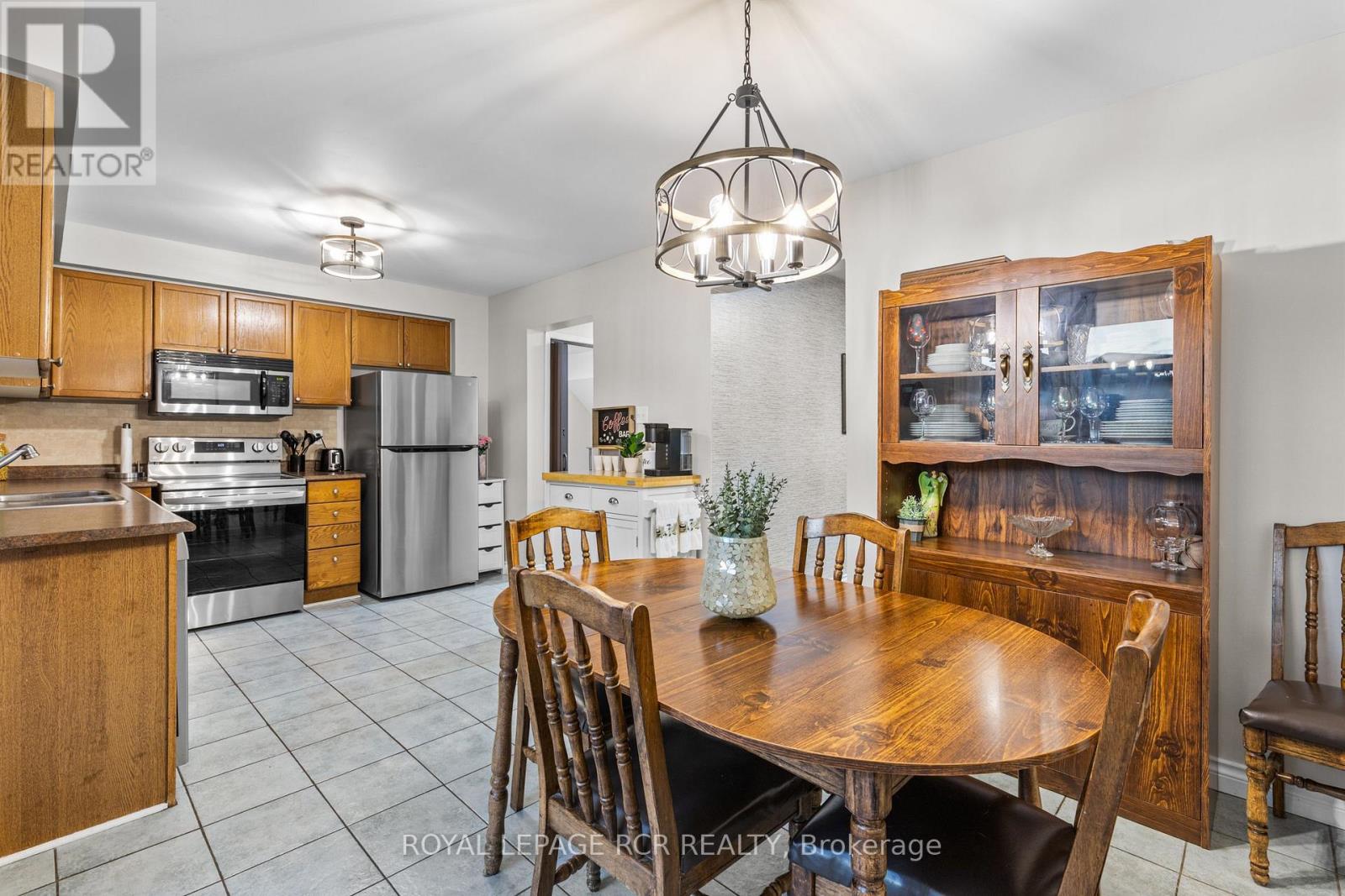 120 Howard Crescent, Orangeville, Ontario L9W 4W2 - Photo 10 - W12373160