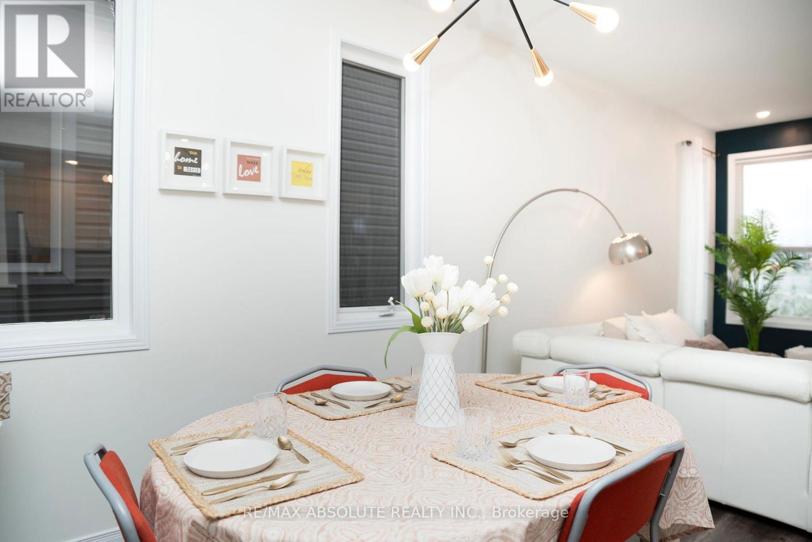 302 Haliburton Heights, Ottawa, Ontario  K2S 1S3 - Photo 7 - X12501606