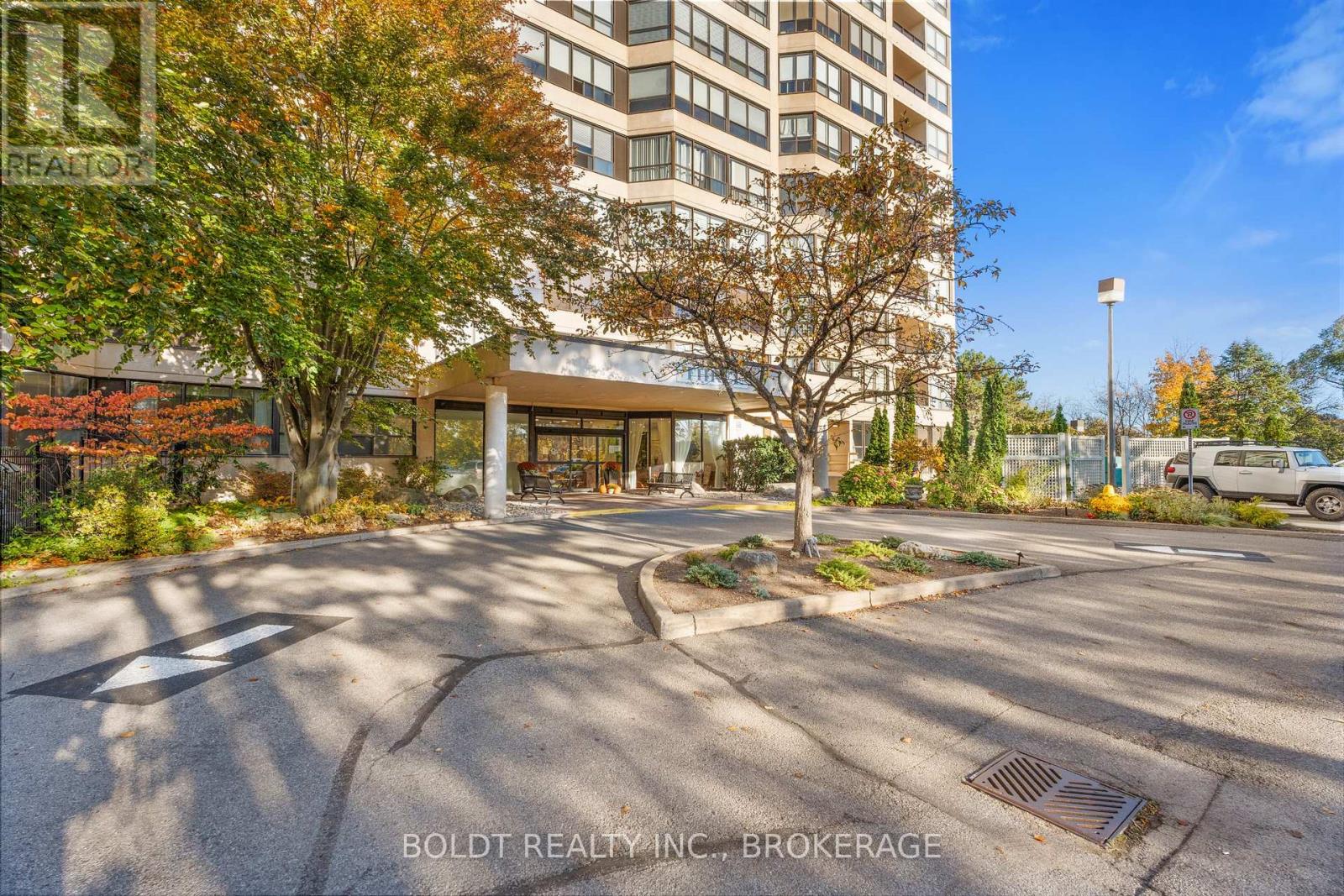 603 - 3 Towering Heights Boulevard, St. Catharines, Ontario L2T 4A4 - Photo 3 - X12501574