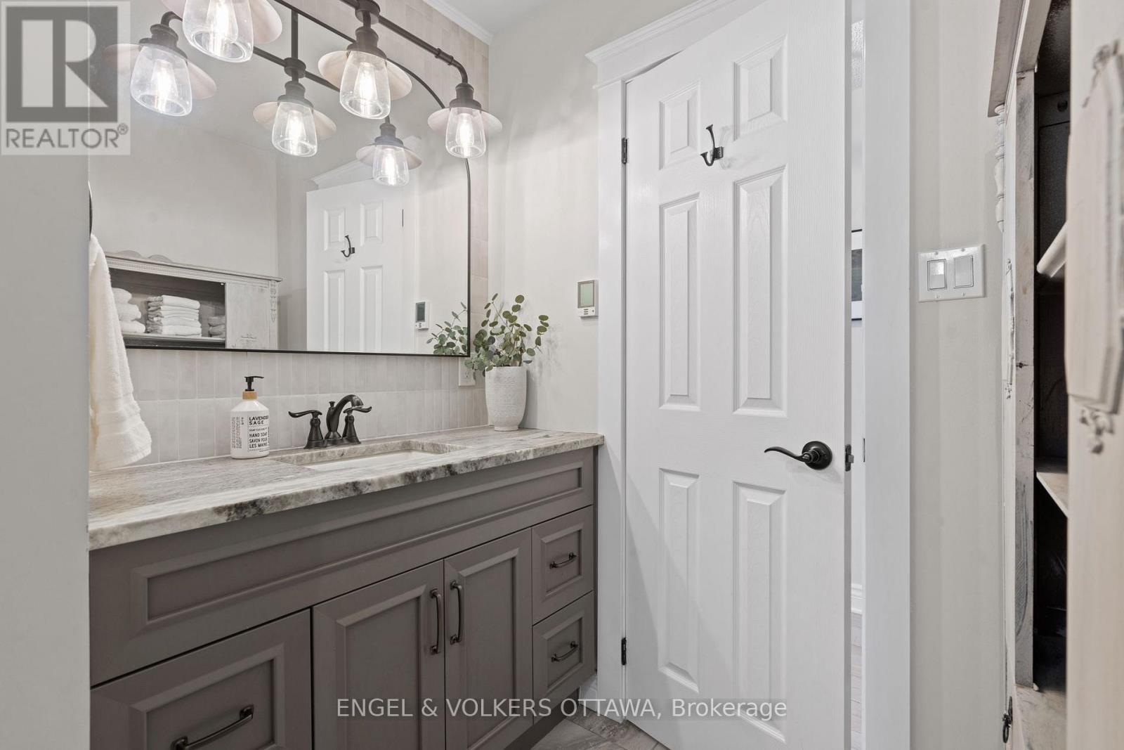 3293 Warner Way, Ottawa, Ontario  K0A 2W0 - Photo 27 - X12501496