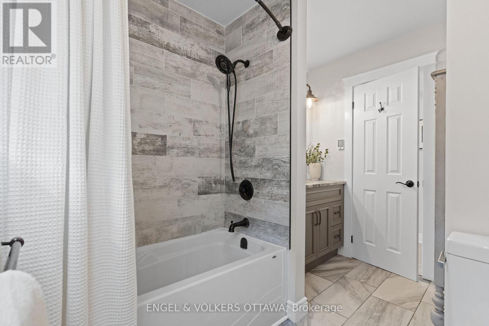 3293 Warner Way, Ottawa, Ontario  K0A 2W0 - Photo 29 - X12501496