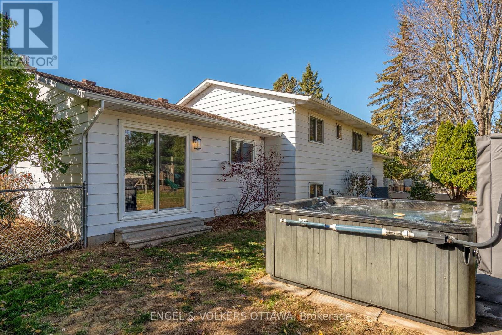 3293 Warner Way, Ottawa, Ontario  K0A 2W0 - Photo 38 - X12501496