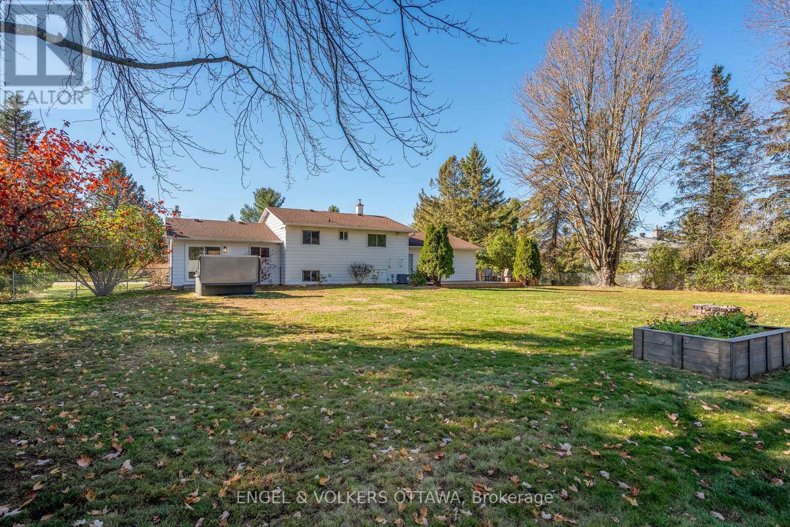 3293 Warner Way, Ottawa, Ontario  K0A 2W0 - Photo 39 - X12501496