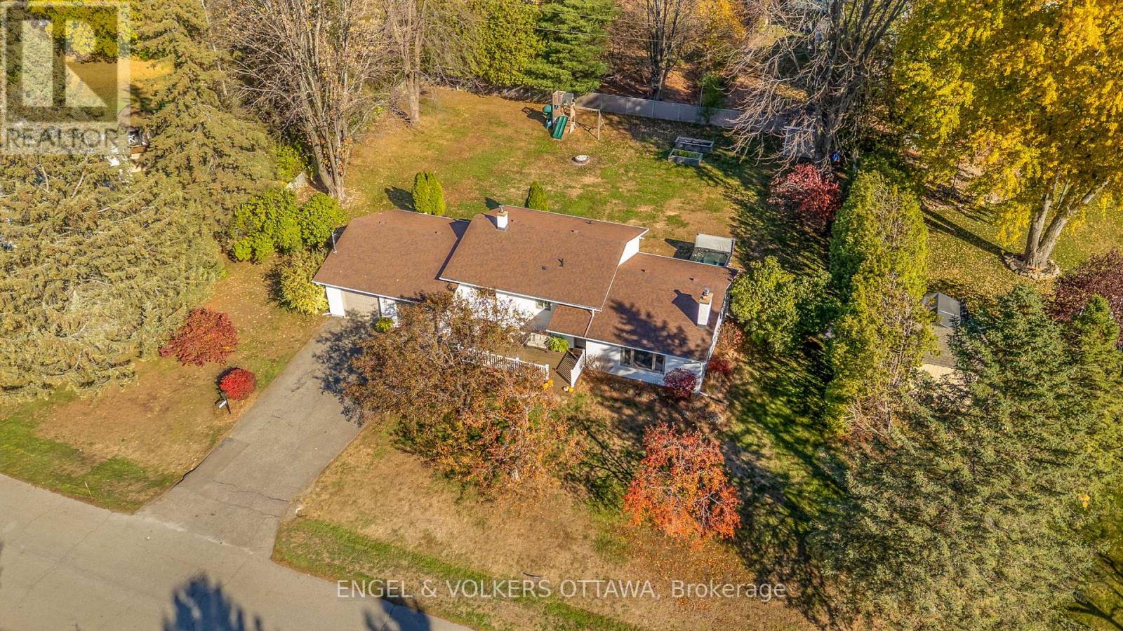 3293 Warner Way, Ottawa, Ontario  K0A 2W0 - Photo 46 - X12501496