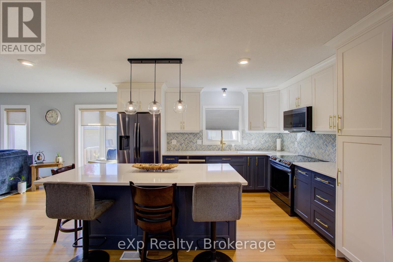 156 Sparling Street, Huron East, Ontario  N0K 1W0 - Photo 10 - X12501646