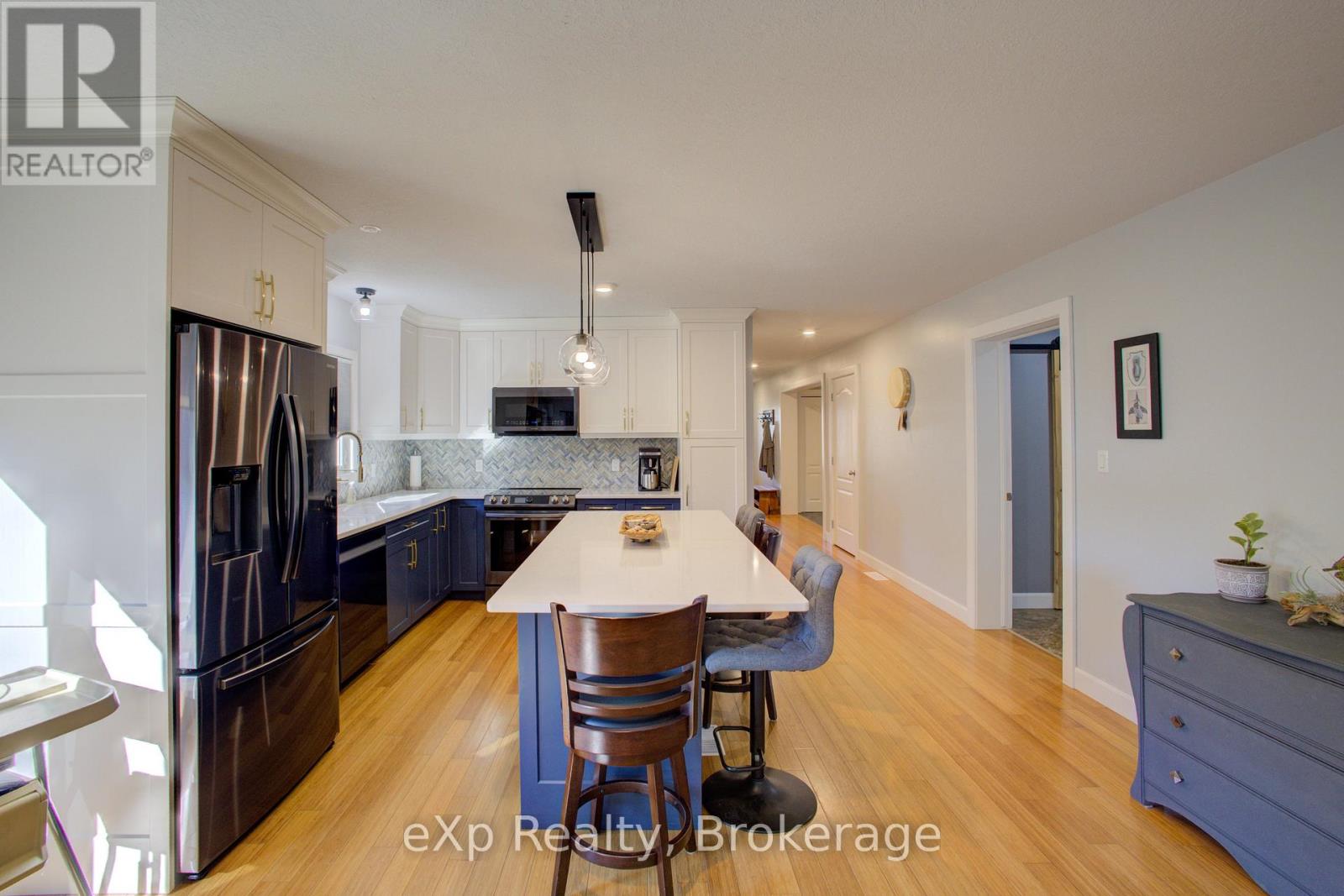 156 Sparling Street, Huron East, Ontario  N0K 1W0 - Photo 11 - X12501646