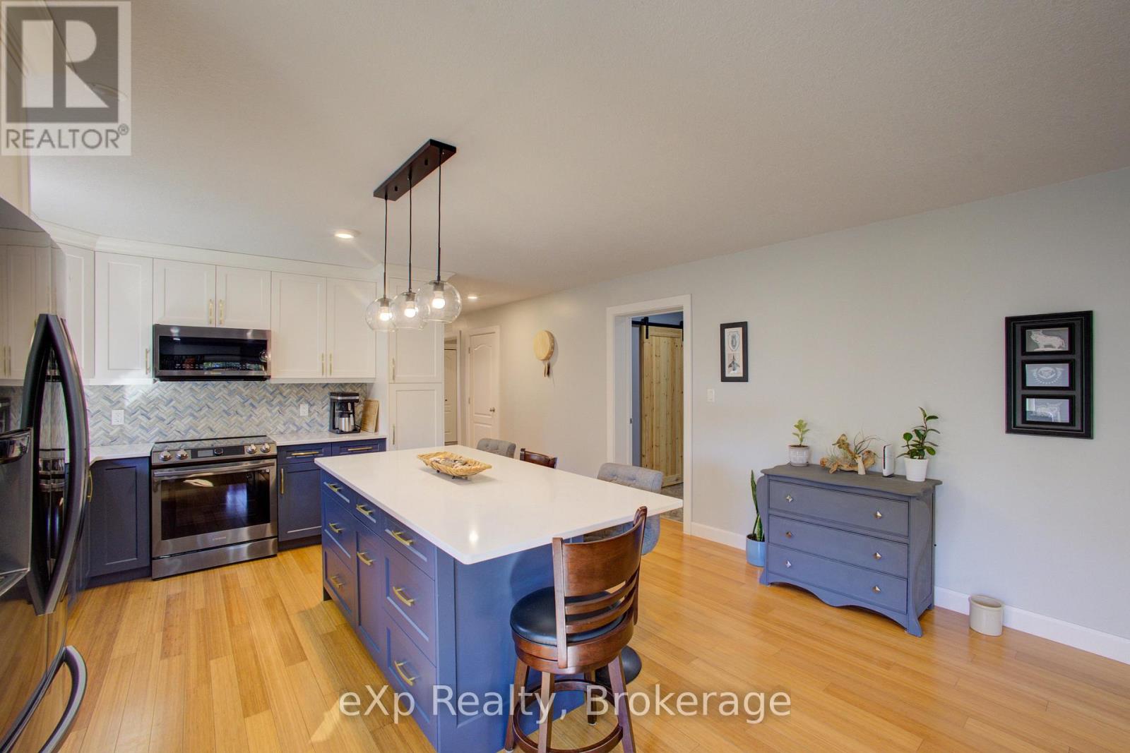 156 Sparling Street, Huron East, Ontario  N0K 1W0 - Photo 12 - X12501646