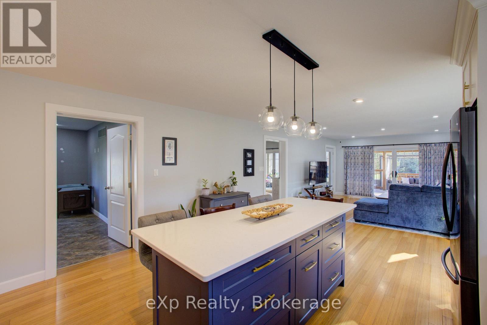 156 Sparling Street, Huron East, Ontario  N0K 1W0 - Photo 14 - X12501646