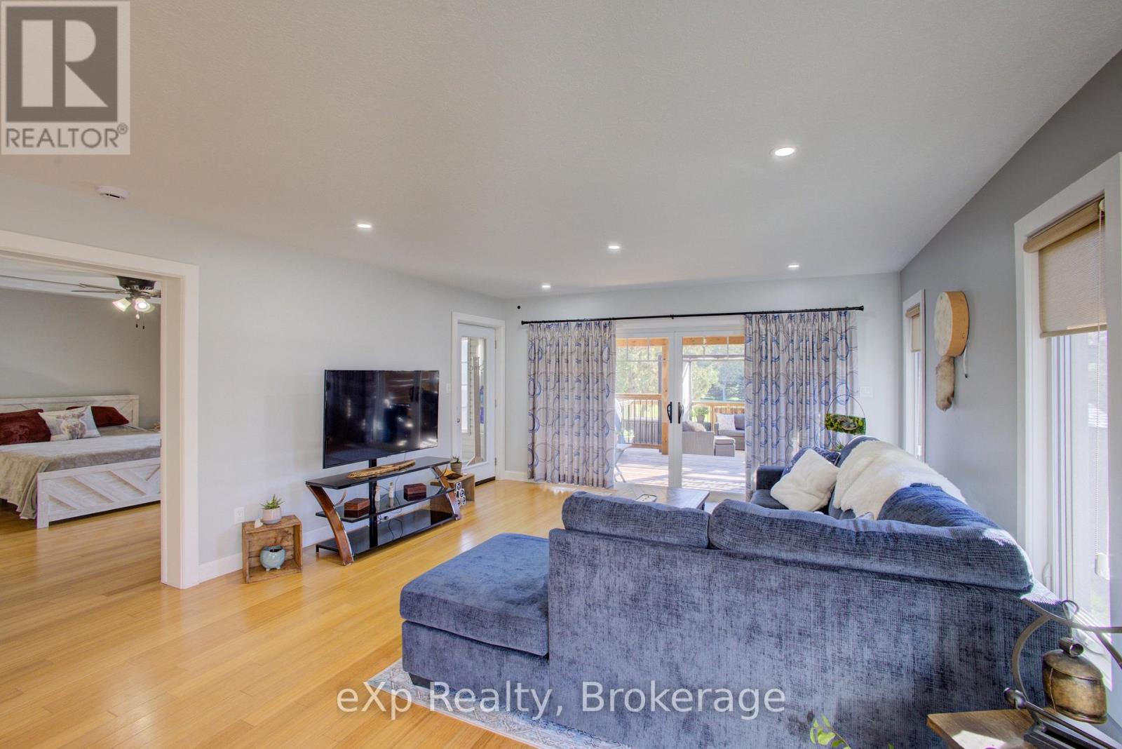 156 Sparling Street, Huron East, Ontario  N0K 1W0 - Photo 15 - X12501646