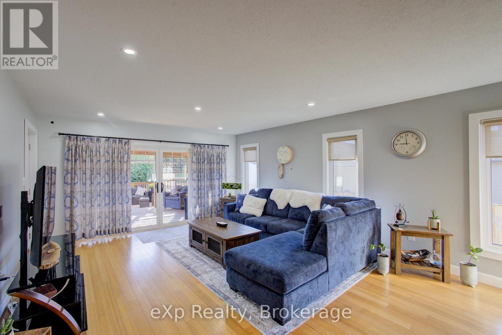 156 Sparling Street, Huron East, Ontario  N0K 1W0 - Photo 16 - X12501646