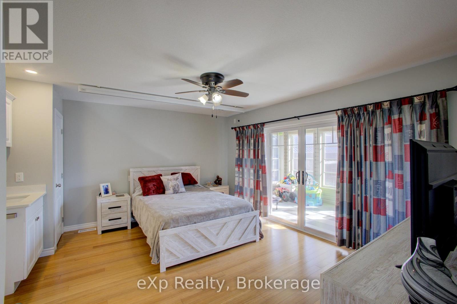 156 Sparling Street, Huron East, Ontario  N0K 1W0 - Photo 17 - X12501646