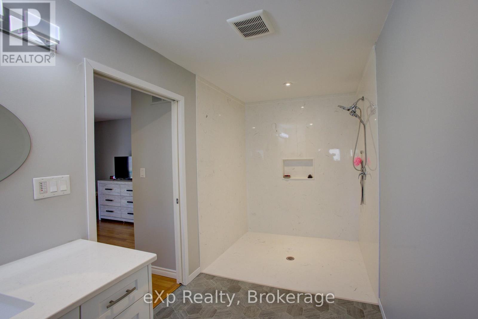 156 Sparling Street, Huron East, Ontario  N0K 1W0 - Photo 19 - X12501646