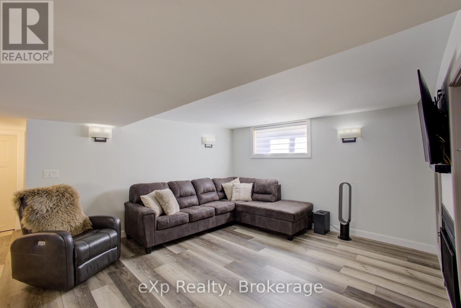 156 Sparling Street, Huron East, Ontario  N0K 1W0 - Photo 24 - X12501646