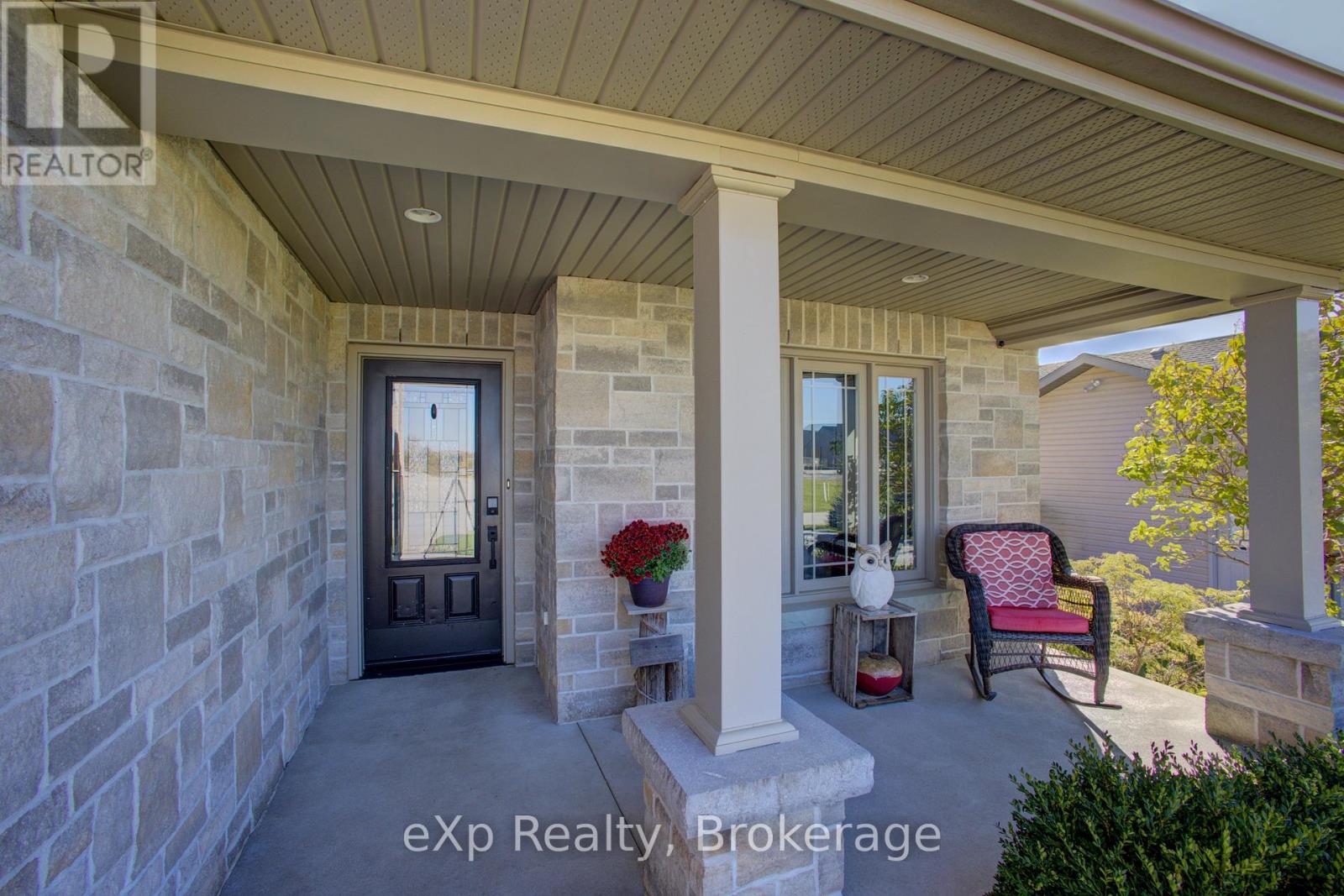 156 Sparling Street, Huron East, Ontario  N0K 1W0 - Photo 4 - X12501646