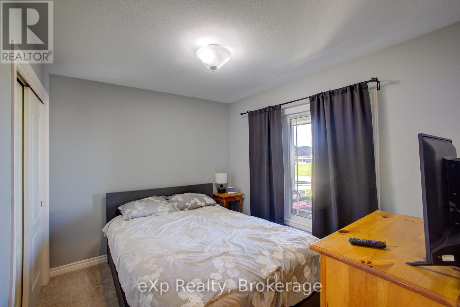 156 Sparling Street, Huron East, Ontario  N0K 1W0 - Photo 6 - X12501646