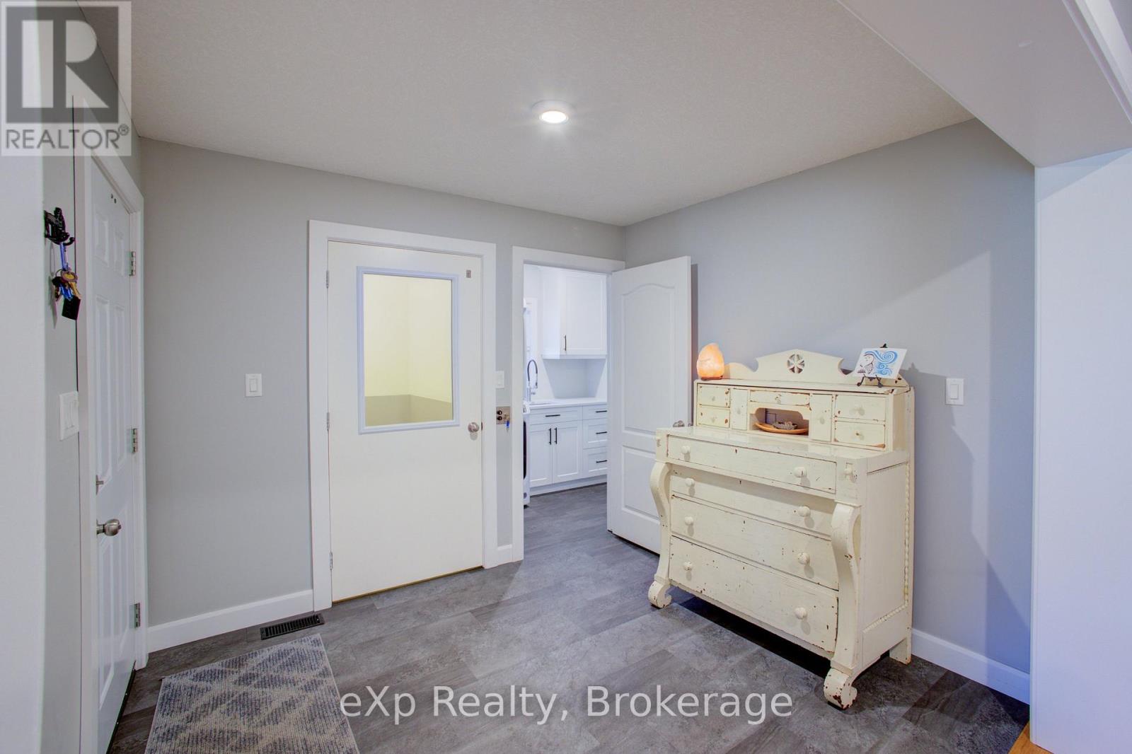 156 Sparling Street, Huron East, Ontario  N0K 1W0 - Photo 7 - X12501646