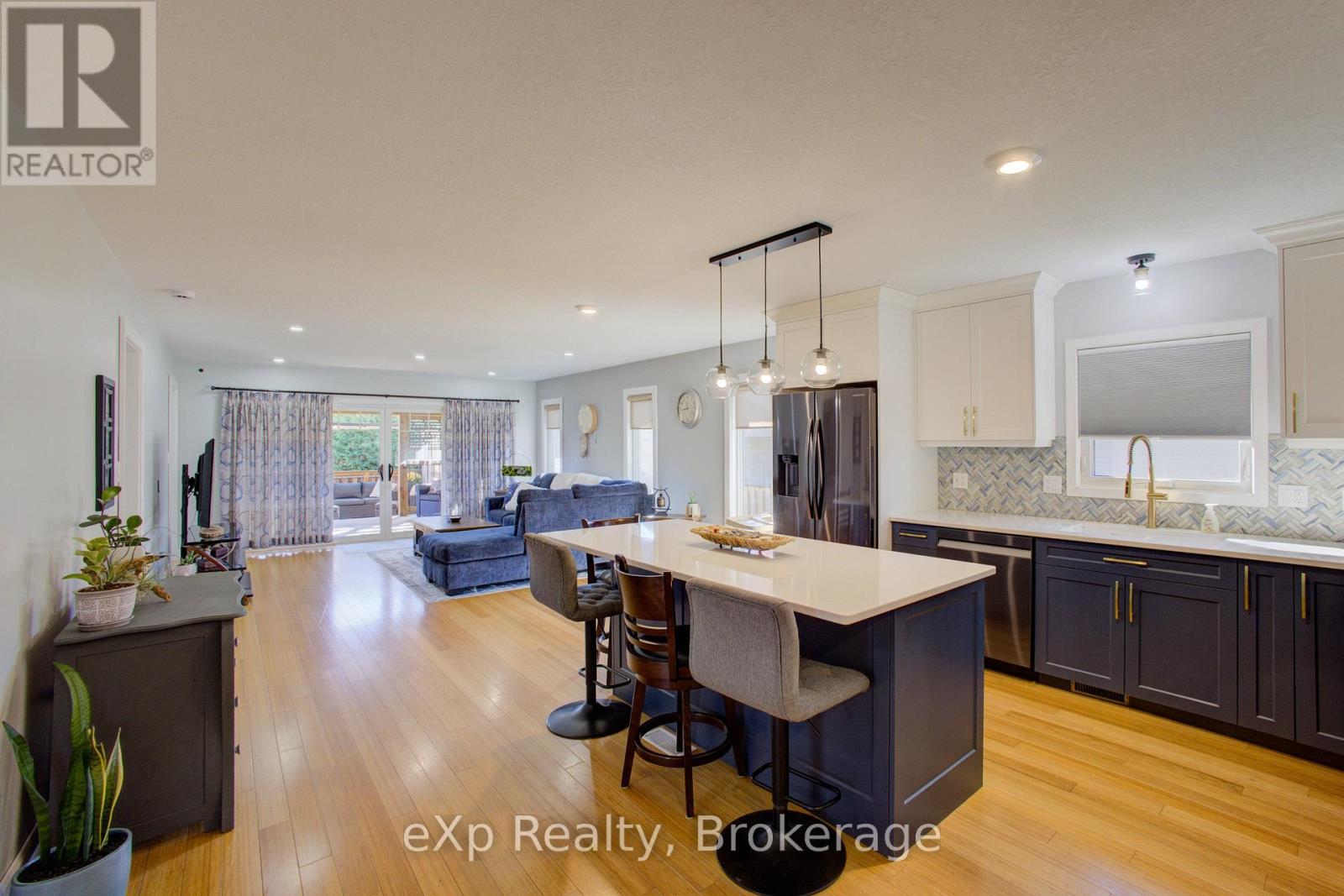 156 Sparling Street, Huron East, Ontario  N0K 1W0 - Photo 9 - X12501646