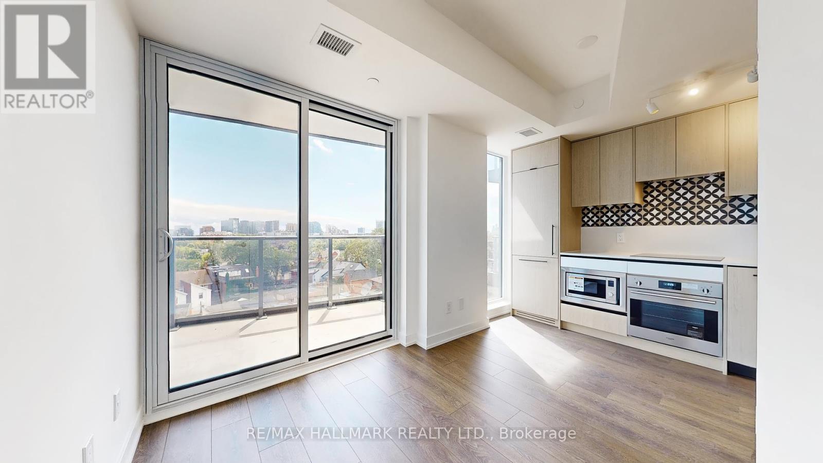 703 - 5 Lakeview Avenue, Toronto, Ontario  M6J 0H3 - Photo 4 - C12357469