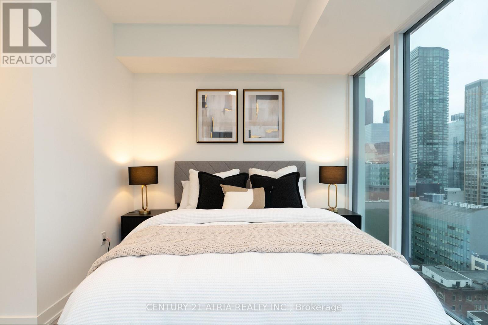 2303 - 252 Church Street, Toronto, Ontario  M5B 0E6 - Photo 2 - C12477731