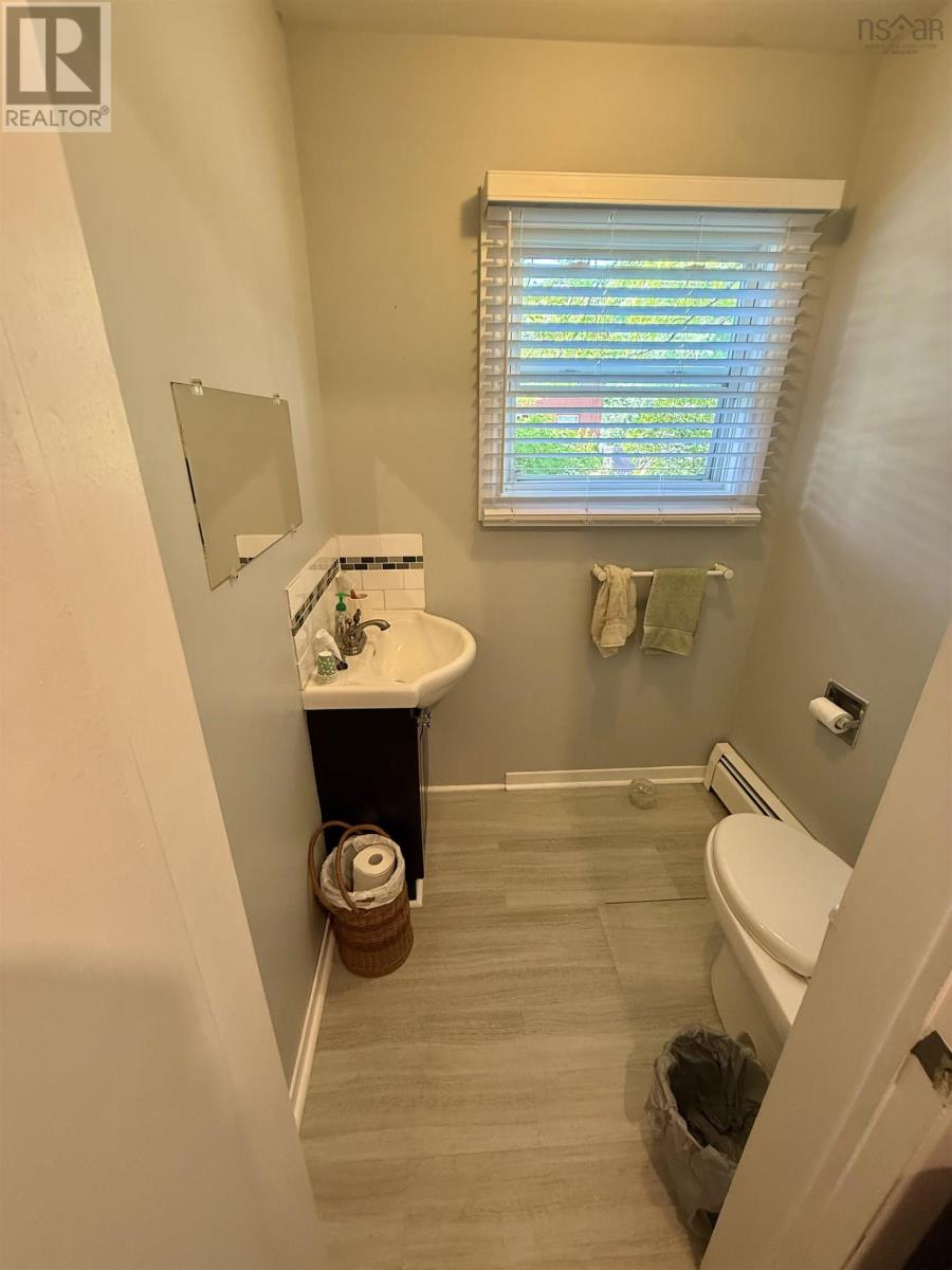 6 Duke Street, Bridgewater, Nova Scotia  B4V 1K4 - Photo 38 - 202520077