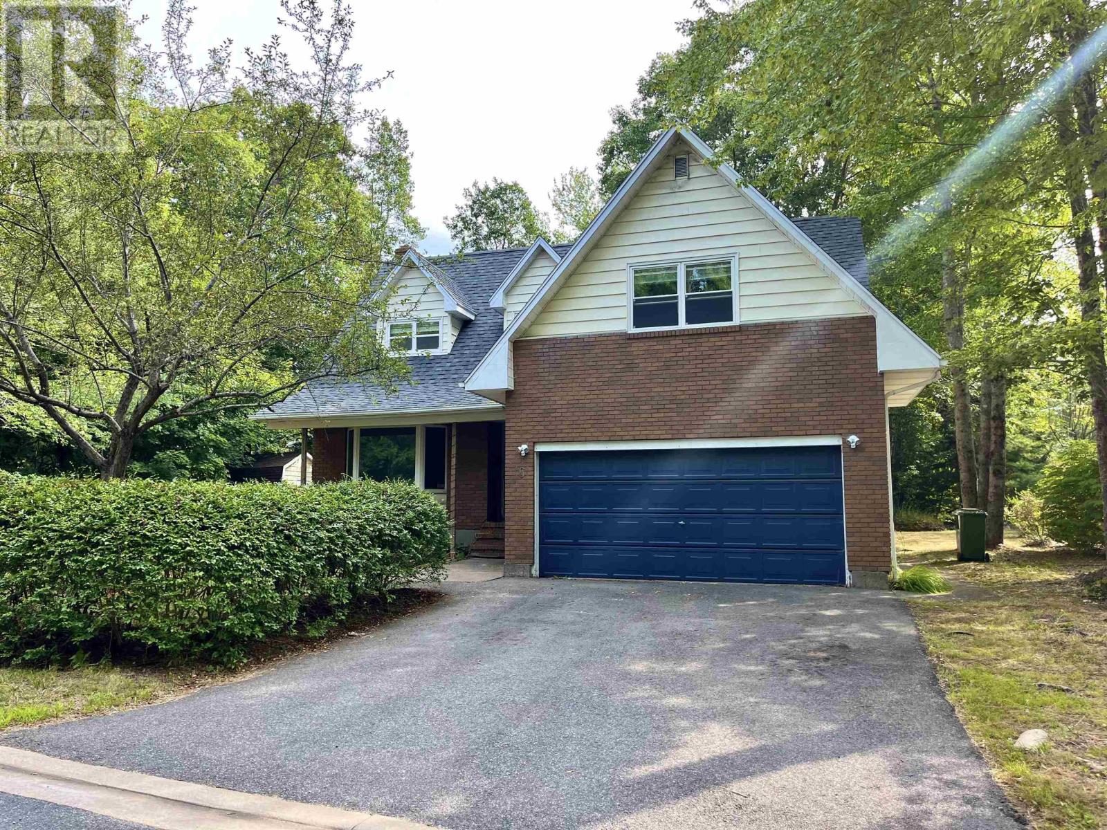 6 Duke Street, Bridgewater, Nova Scotia  B4V 1K4 - Photo 2 - 202520077