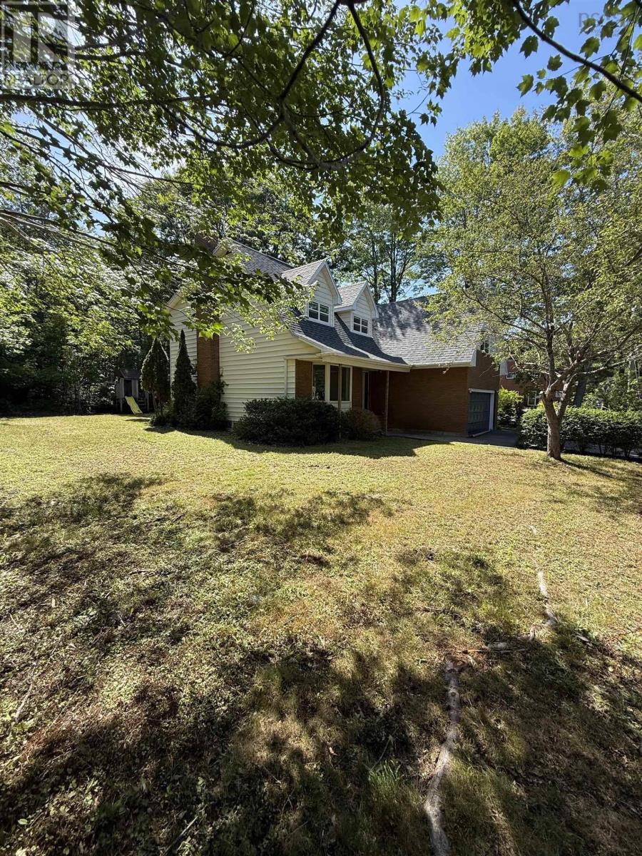 6 Duke Street, Bridgewater, Nova Scotia  B4V 1K4 - Photo 5 - 202520077