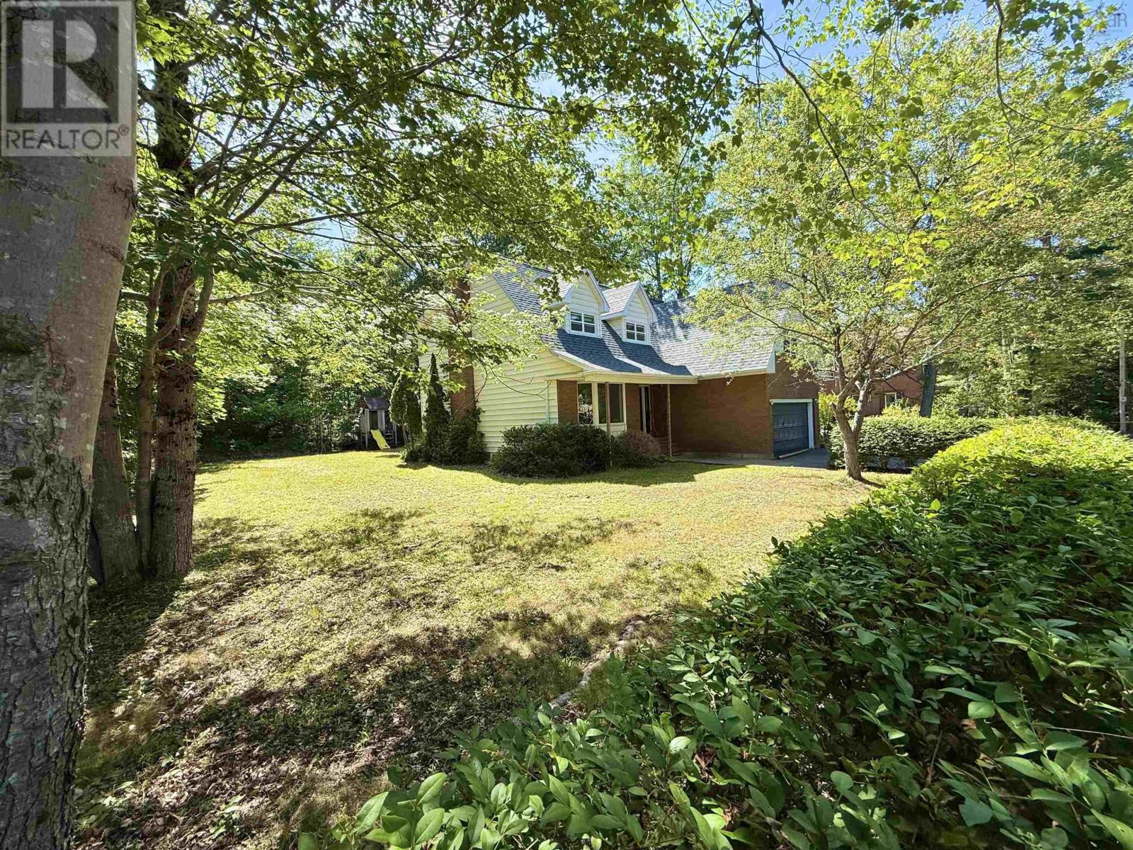 6 Duke Street, Bridgewater, Nova Scotia  B4V 1K4 - Photo 7 - 202520077