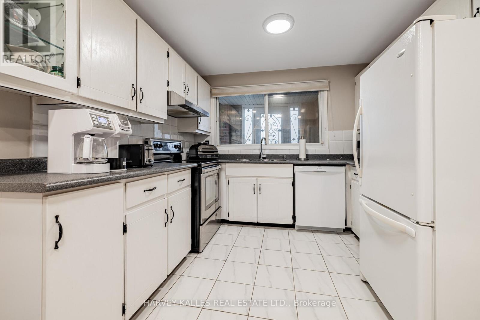 30 Brougham Drive, Vaughan, Ontario  L4L 3E1 - Photo 17 - N12501578