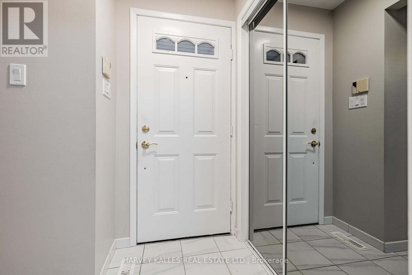 30 Brougham Drive, Vaughan, Ontario  L4L 3E1 - Photo 5 - N12501578