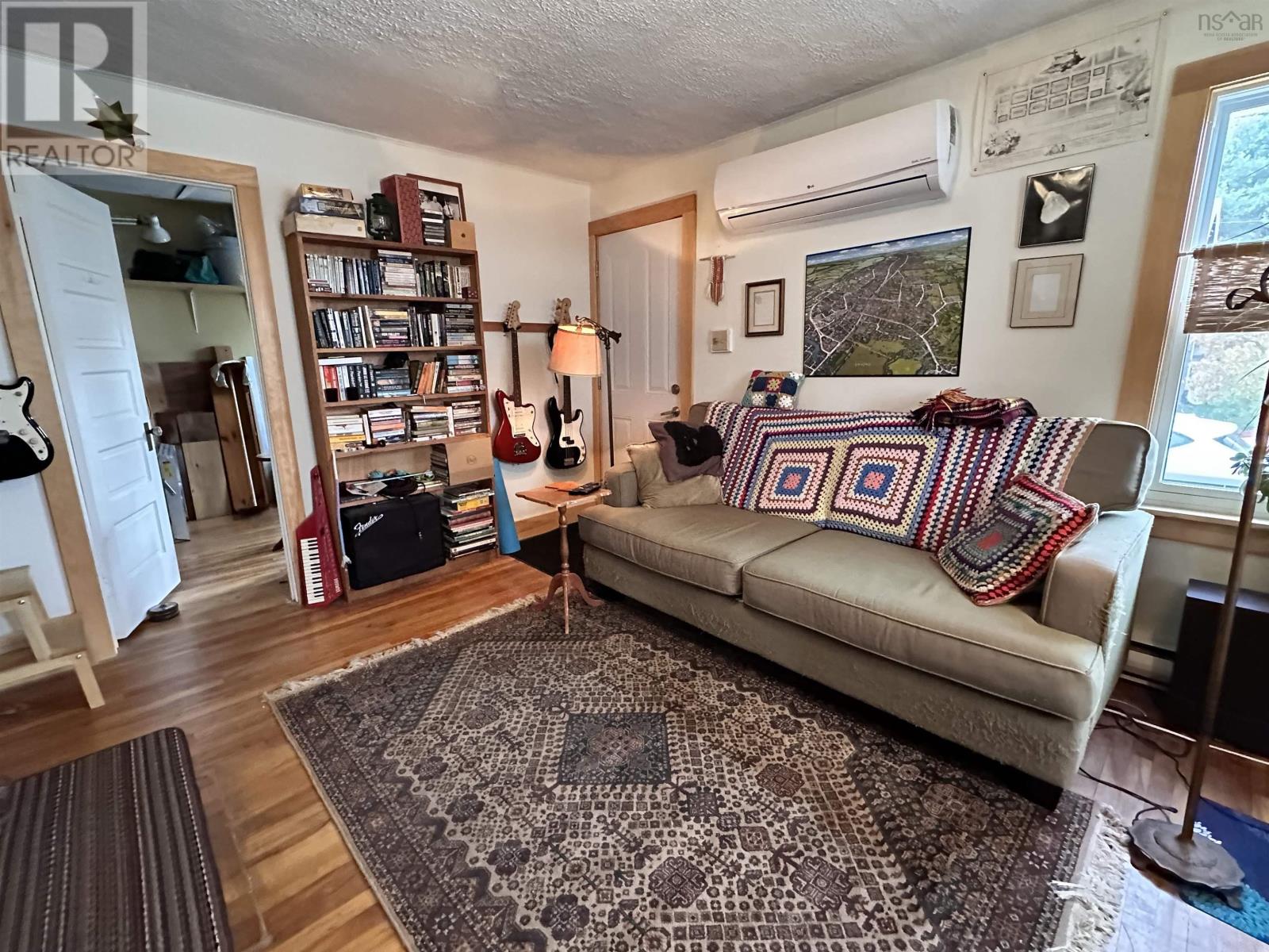 3 Brookdale Crescent, Liverpool, Nova Scotia  B0T 1K0 - Photo 3 - 202526401