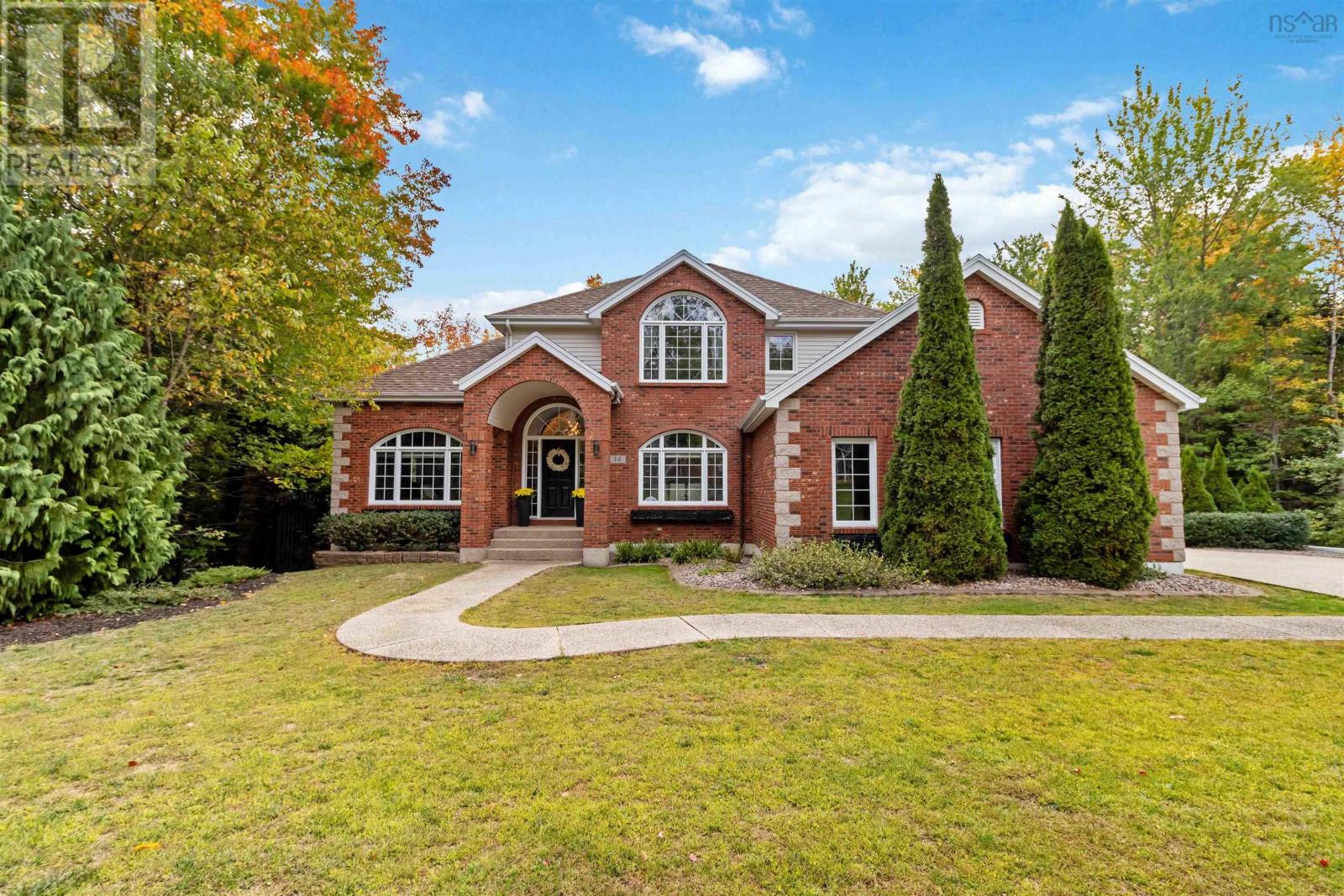 16 CRESTHAVEN Court, Bridgewater, Nova Scotia