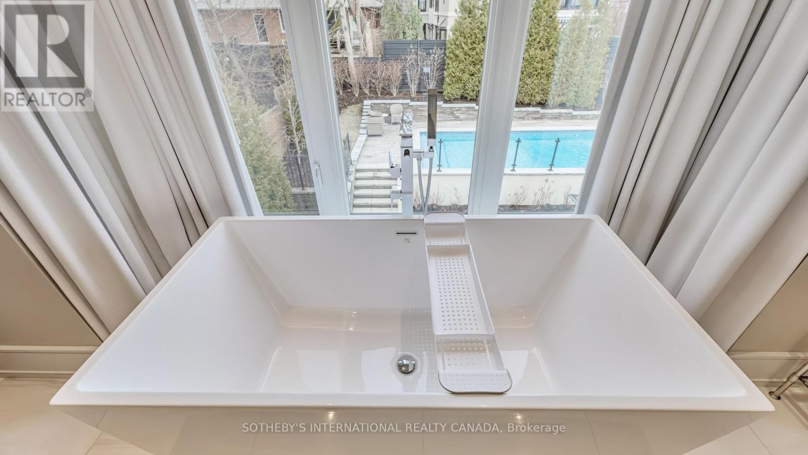 77 Bannatyne Drive, Toronto, Ontario  M2L 2P2 - Photo 32 - C12392684