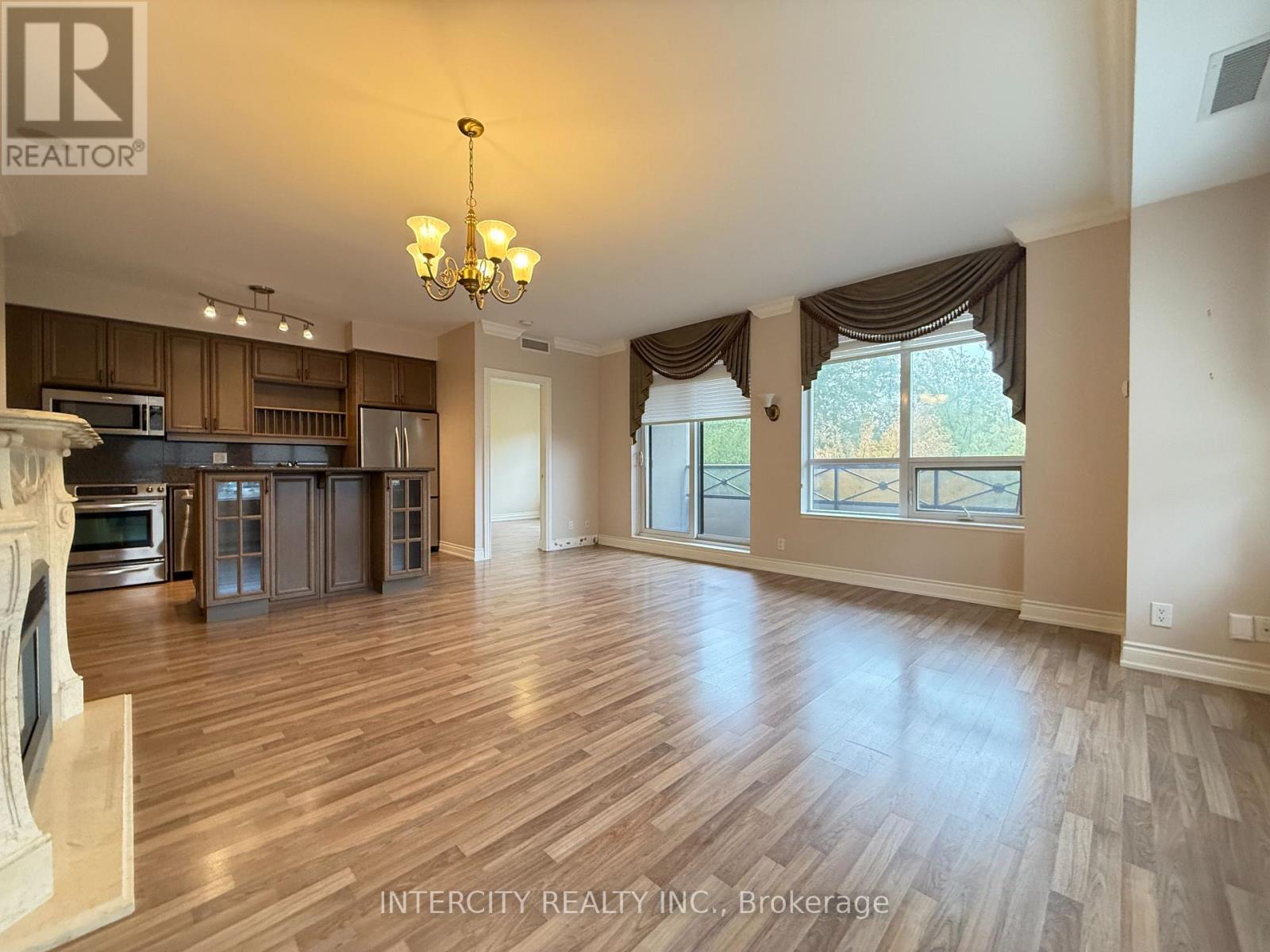 212 - 9225 Jane Street, Vaughan, Ontario  L6A 0J7 - Photo 3 - N12488240