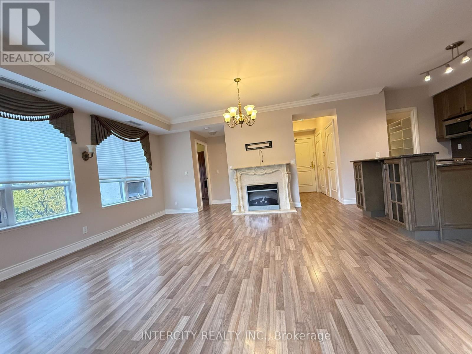 212 - 9225 Jane Street, Vaughan, Ontario  L6A 0J7 - Photo 8 - N12488240