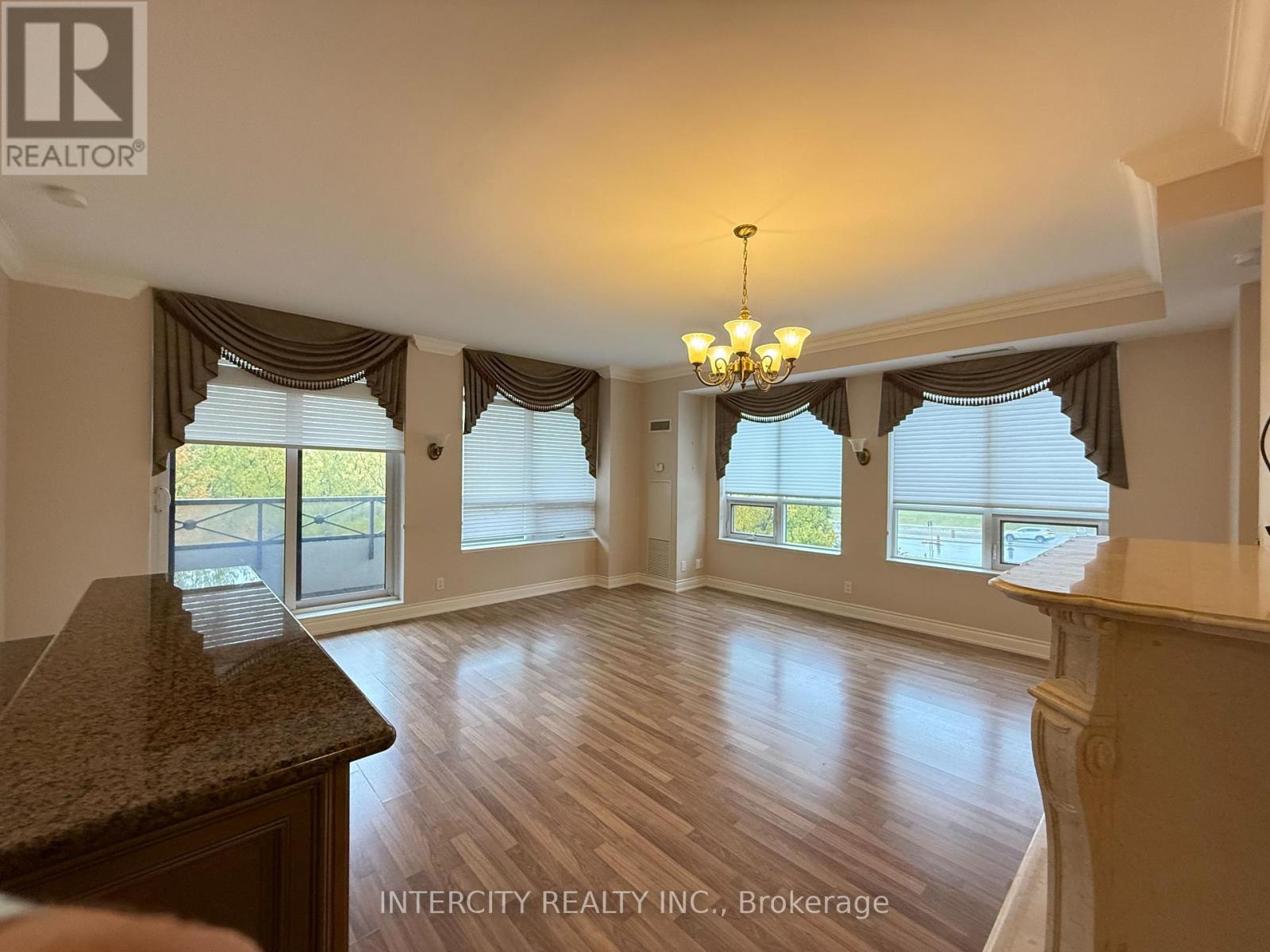 212 - 9225 Jane Street, Vaughan, Ontario  L6A 0J7 - Photo 4 - N12488240