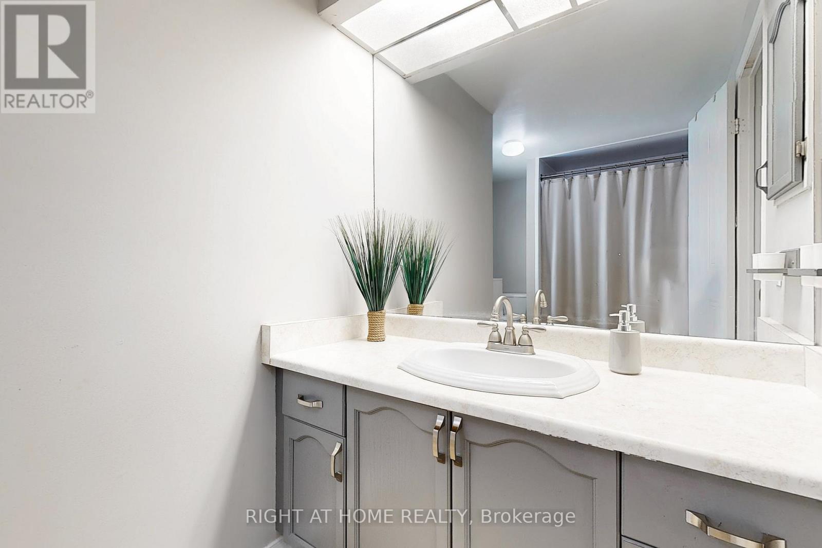 363 Crossland Gate, Newmarket, Ontario  L3X 1B5 - Photo 25 - N12494122