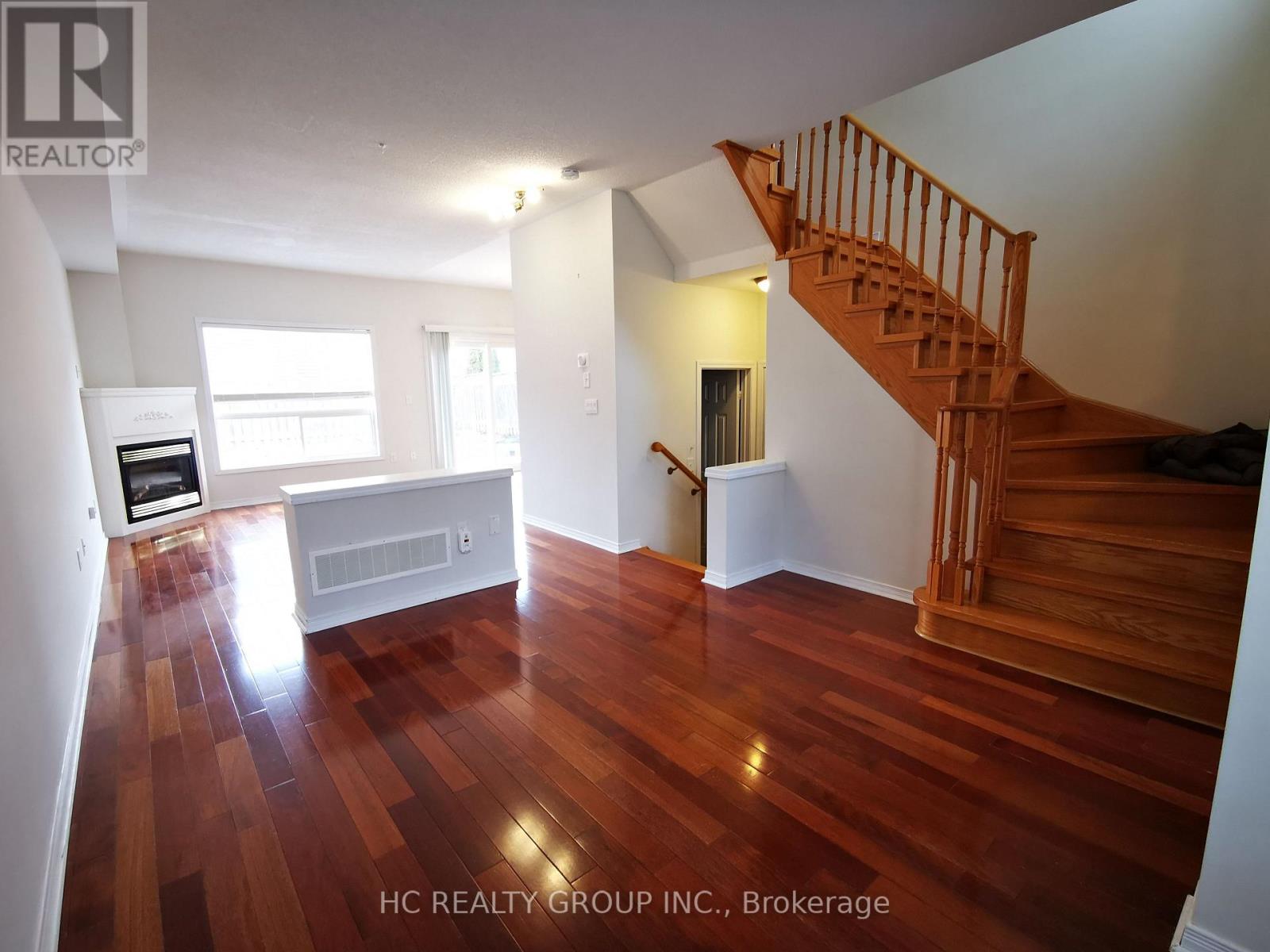 16 Vecchia Street, Markham, Ontario  L6E 1P4 - Photo 4 - N12501044