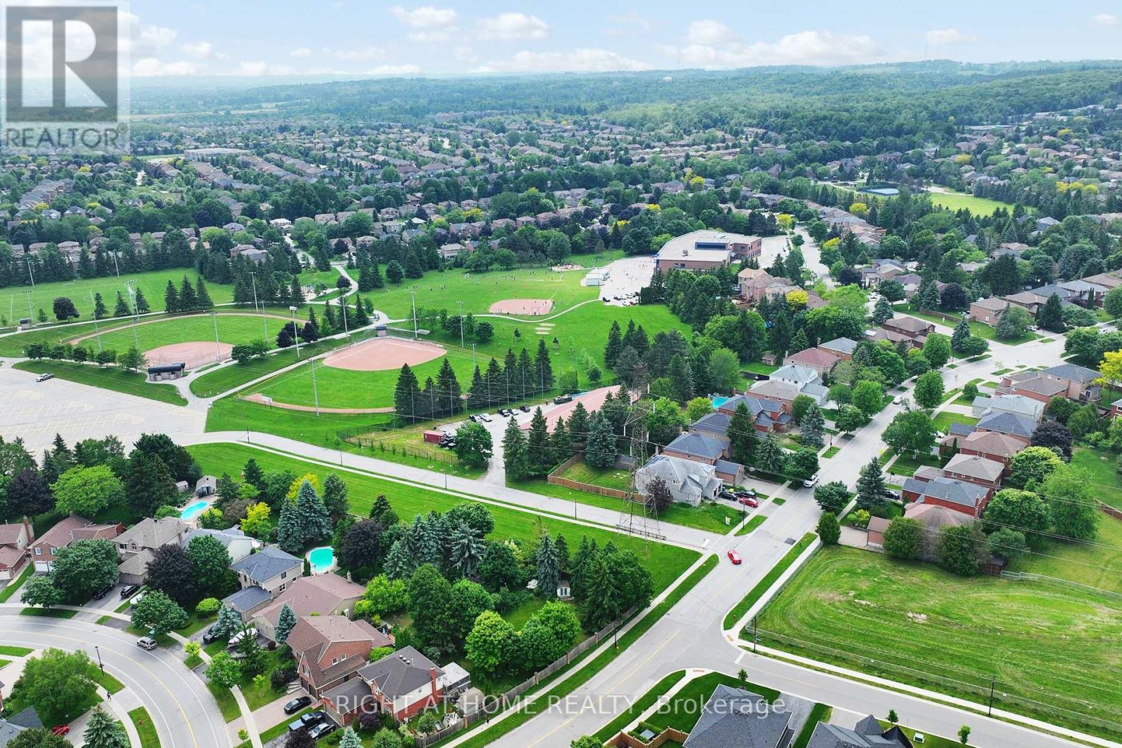 363 Crossland Gate, Newmarket, Ontario  L3X 1B5 - Photo 48 - N12494122