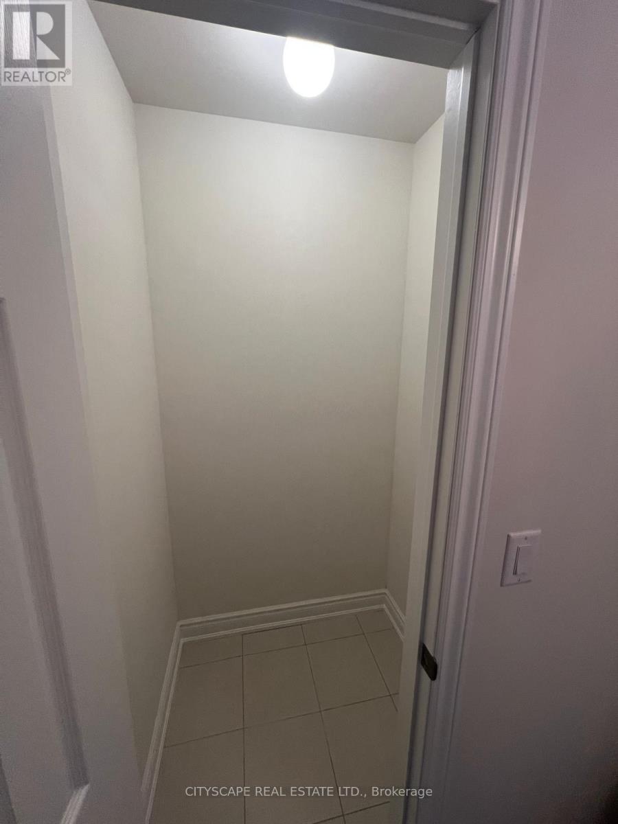 6 Marvin Avenue, Oakville, Ontario  L6H 0Z8 - Photo 13 - W12500964