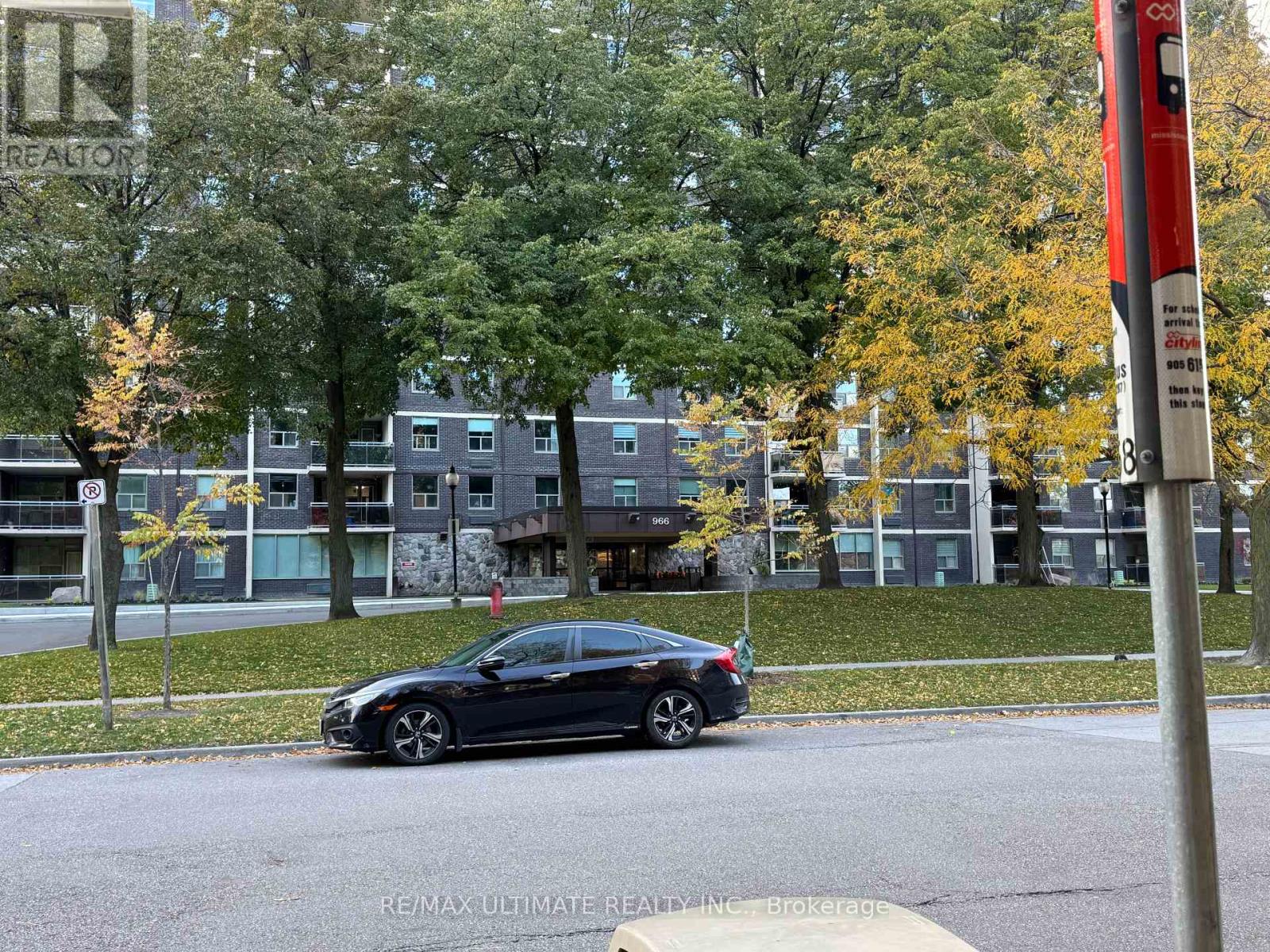 1004 - 966 Inverhouse Drive, Mississauga, Ontario  L5J 4B6 - Photo 34 - W12501588